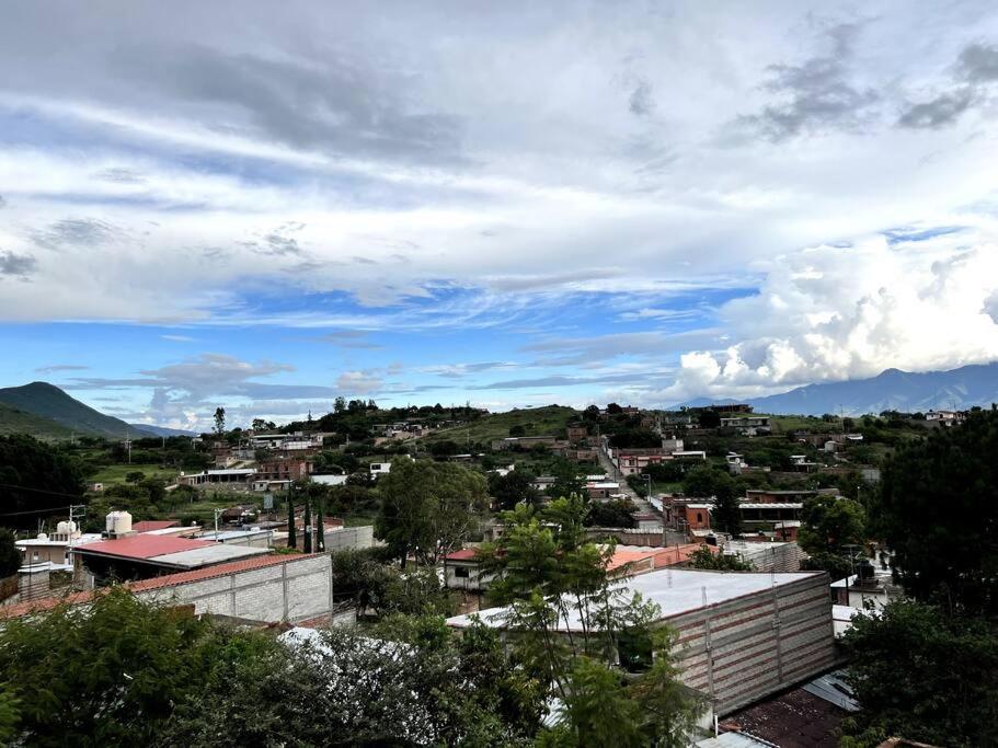 Casa Taller zapoteca Huella Carmín Teotitlán del Valle Exterior foto